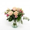 Romantischer Blumenstrauss mit grossköpfigen Rosen Frühlingsstrauss